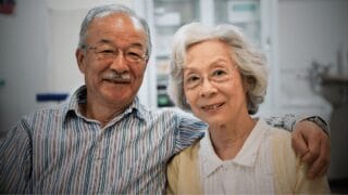 夫婦二人暮らしで片方が先に倒れたとき—「もう一人がいる」という前提が崩れる瞬間